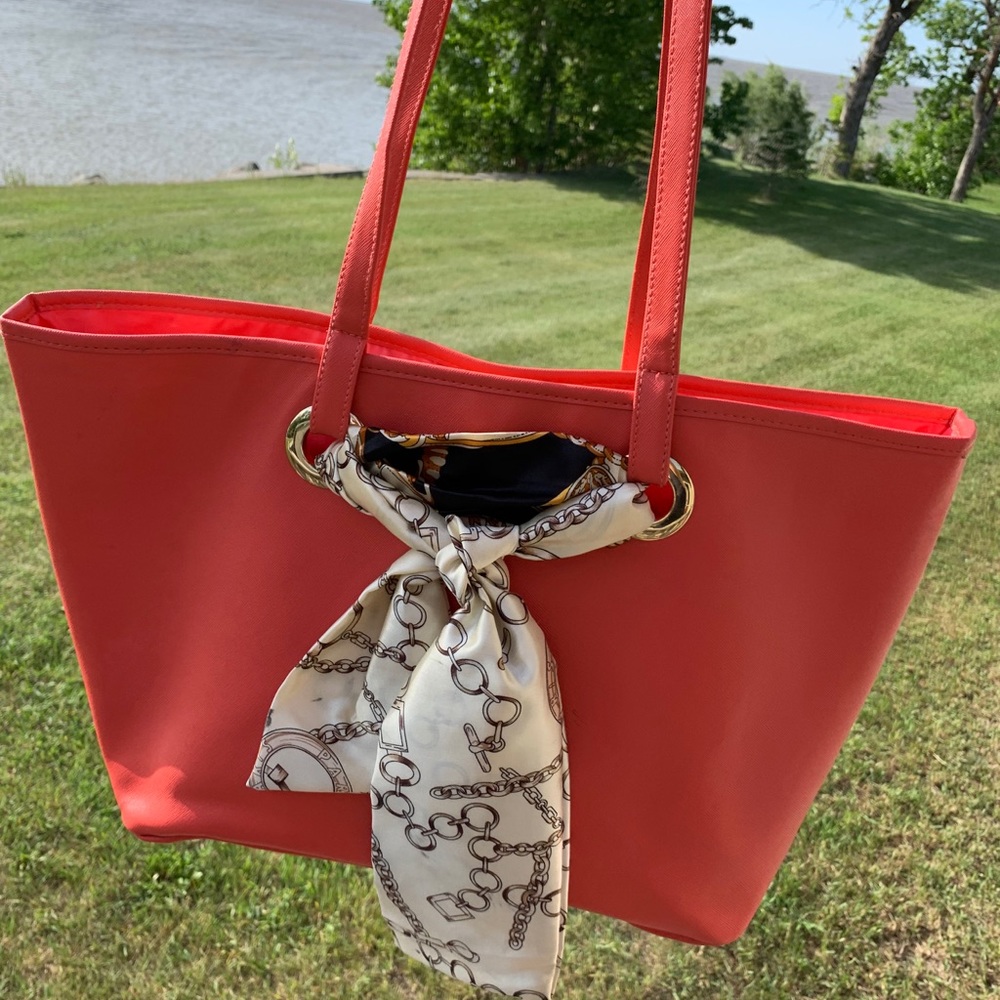 Jeanne Beker bag
